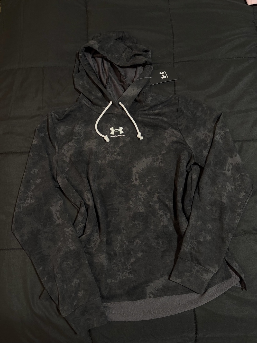 Under Armour Men’s Dark Gray Black Camo Hoodie